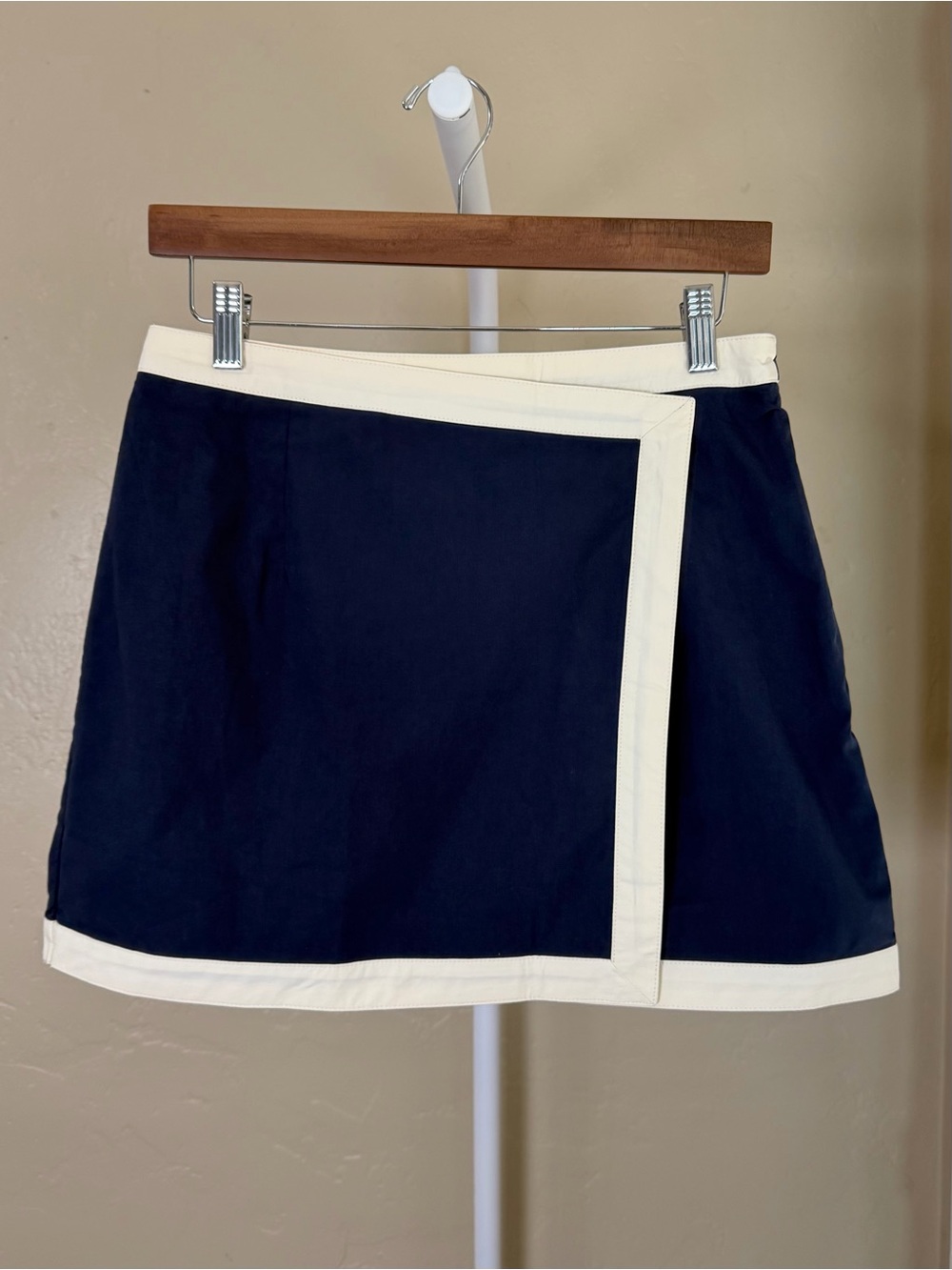 Commense Navy Blue Ivory Contrast Trim Cotton Top Mini Skirt Set Medium NWT - Picture 3 of 12